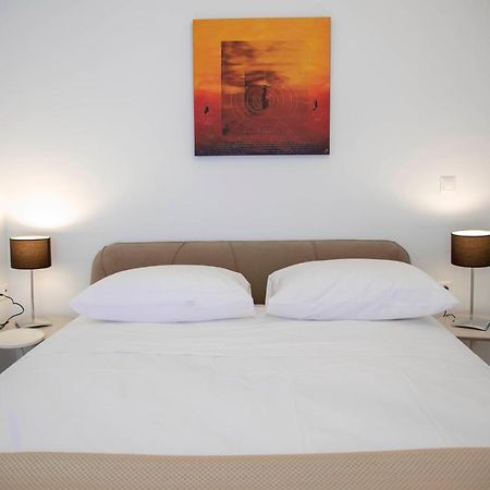 Konstantinos Stylish Brand New Apt In The Heart Of Athens Exterior photo